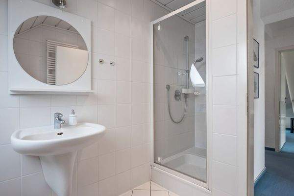 Dachgeschoss - 2. Bad mit Dusche -