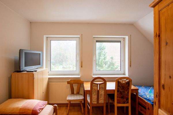 Zimmer 2 DG angebautes Wohnhaus 