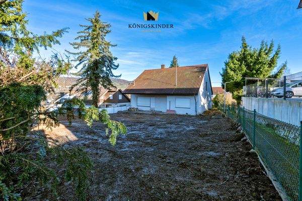 Hausansicht& Grundstück