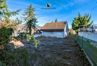 Hausansicht& Grundstück