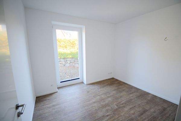 Schlafzimmer 2 mit Terrassenzugang