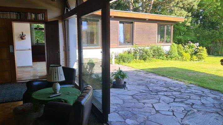 großzügige Glasfronten