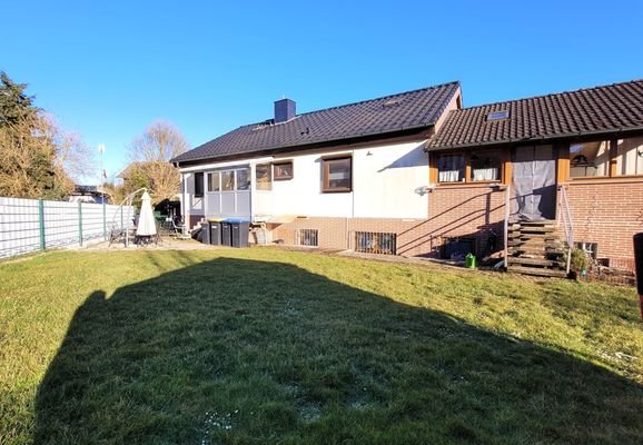 Hausansicht mit Wintergarten