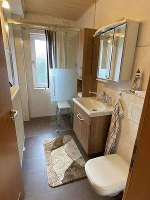 Duschbad bereits seniorengerecht modernisiert