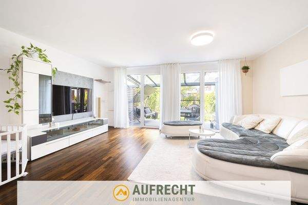 lichtdurchfluteter Wohn-/Essbereich