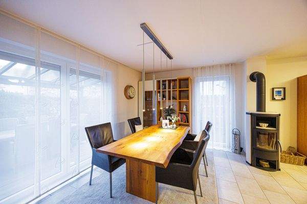 Essbereich mit Kamin