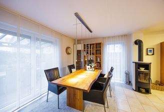 Essbereich mit Kamin