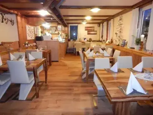 Gastraum eingedeckt.pdf