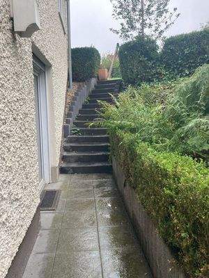 Seitentreppe zu unterer Etage