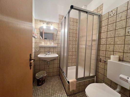 1. OG Pension Badezimmer