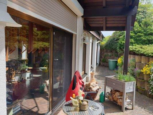 Terrasse mit Wintergarten.jpg