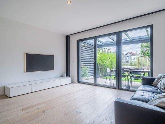 Wohnbereich und Westterrasse