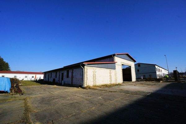 Haupteingang Halle (11).jpg