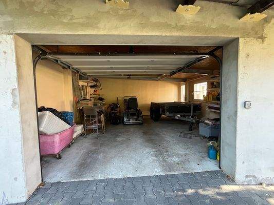 Nebengebäude. Garage