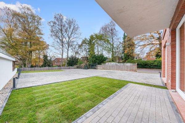 Terrasse & Gartenanteil