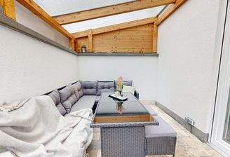 Mit überdachter XXL-Terrasse