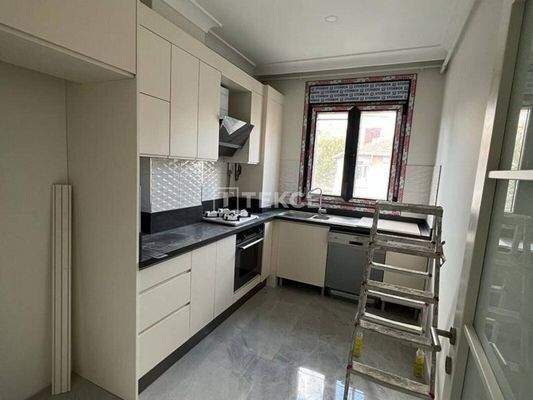 Duplex Apartment Close to Metrobüs Station in İstanbul Beşiktaş