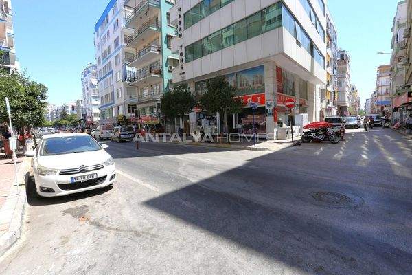 3-Bedroom Flat with Separate Kitchen in Antalya Muratpaşa