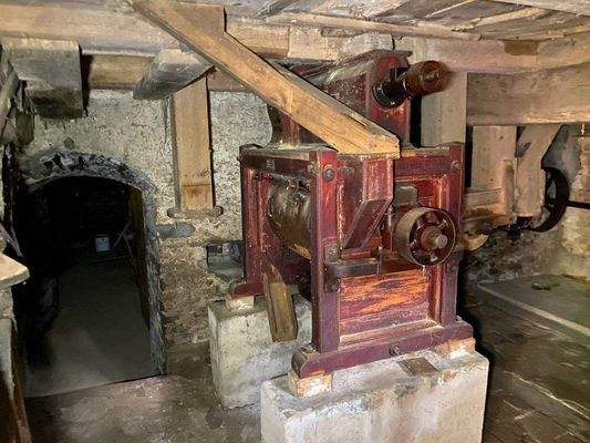 30 Alte Mühlen und Antriebstechnik im Kellergescho