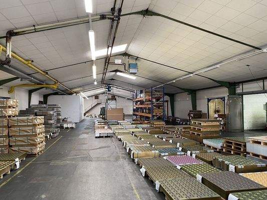 Lager- & Produktionshalle