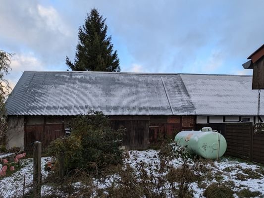 Garten mit Scheune