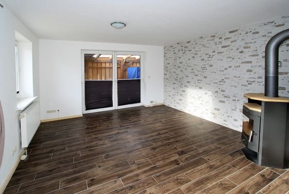 Wohnzimmer mit Kamin &amp; Fußbodenheizung