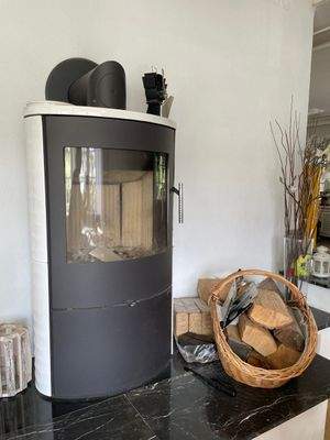 Kaminofen im Esszimmer