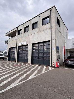 Außenansicht Zufahrt Werkstatt