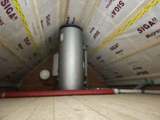 Heizung Luftwärmepumpe auf dem Spitzboden