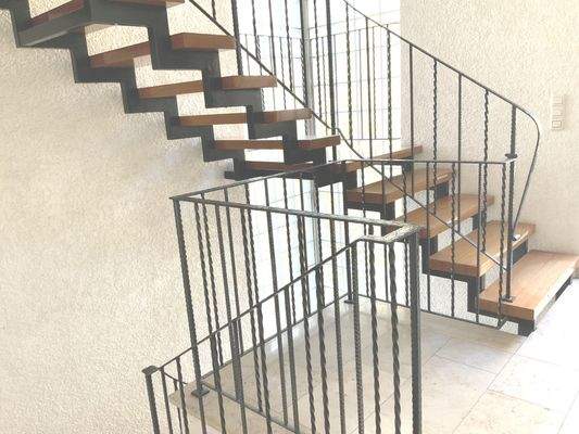 EG: Treppenhaus ins OG und UG