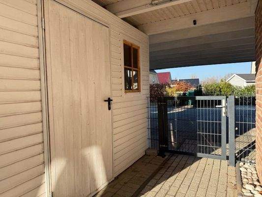 ..mit rückw. angr. Abstellr. 