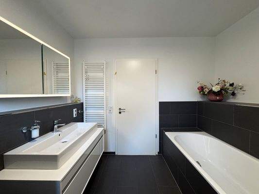 mit schöner Badewanne