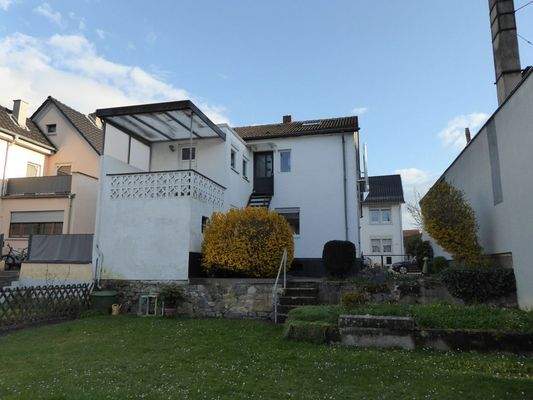 Rückansicht und Terrasse