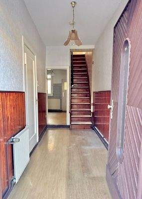 Eingangsbereich mit Zugang zu Wohnzimmer und Küche