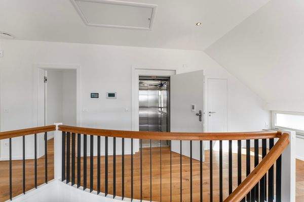 Dachgeschoss Fahrstuhl