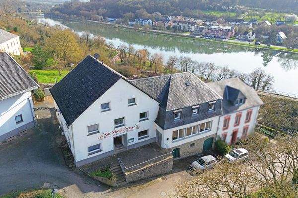 Außenansicht mit Moselblick