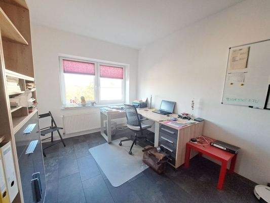 Büro/Kinderzimmer/Ankleide/Gästezimmer.jpg
