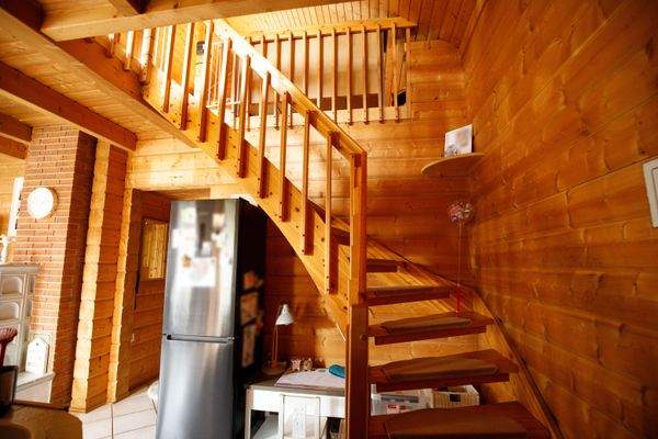 15 - Treppenaufgang zum Obergeschoss.jpg