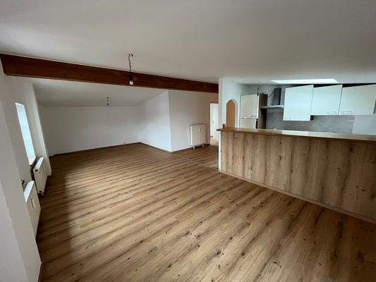 Wohn-Essbereich mit Theke (1).jpg