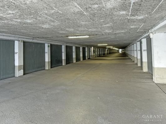 Tiefgarage-mit-abgeschl.-Stellpl.