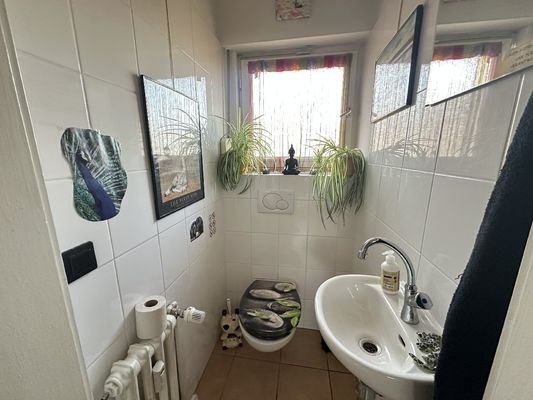 separates WC