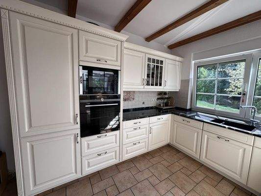 vollausgestattete Einbauküche aus 2022