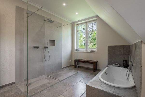 !Pinneberg-Hochwertiges-Einfamilienhaus-mit-Waldgrundstück-und-Pool-77