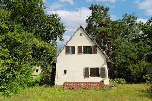 Außenansicht mit Garten (hinten)