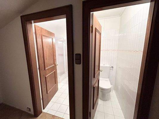 Apartments 2. OG - Bad & WC 1 von 4