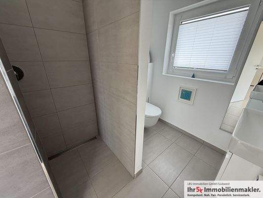 Gäste-WC mit Dusche