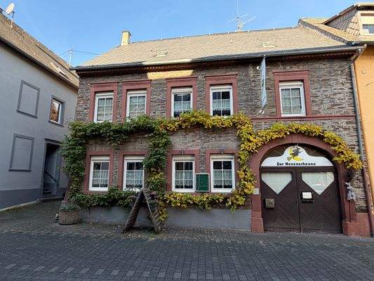 Frontansicht Haupthaus.jpg