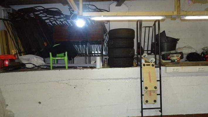 Garagenwand zum Bunker