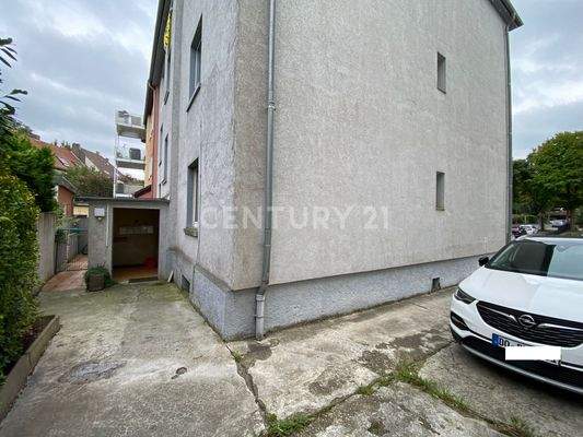 Haupteingangsbereich/Hinterhof