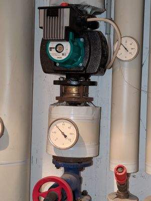 HAUS KG Umwälzpumpe, Thermometer.jpg